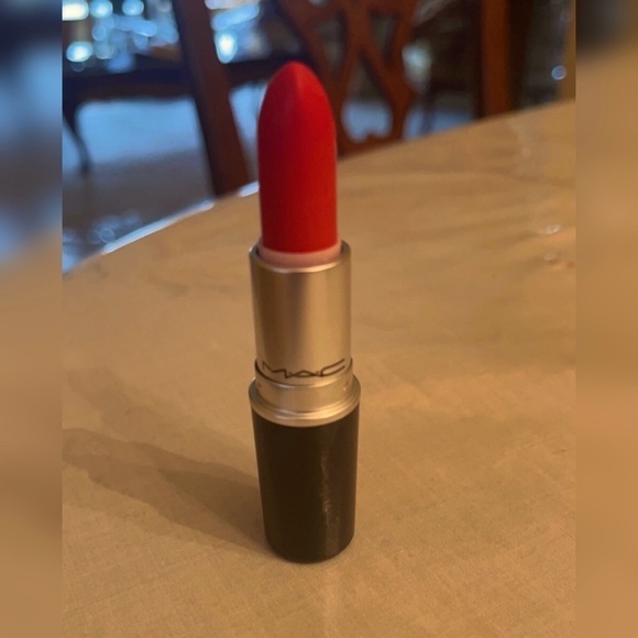 Mac LIPSTICK Color Dangerous - Picture 1 of 4
